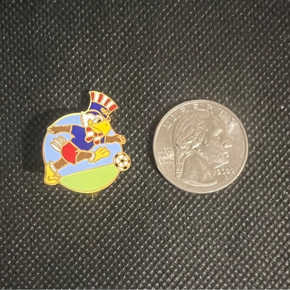 2 Vintage Olympic Memorabilia LA 1984 Sam Eagle Soccer Pins #20 - Picture 3 of 5